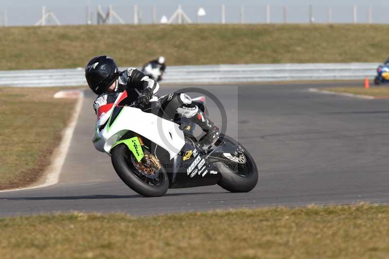 Motorcycle action photographs;Trackday digital images;event digital images;eventdigitalimages;no limits trackday;peter wileman photography;snetterton;snetterton circuit norfolk;snetterton photographs;trackday;trackday photos