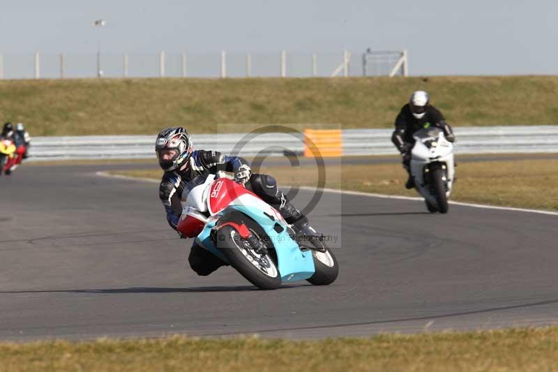 Motorcycle action photographs;Trackday digital images;event digital images;eventdigitalimages;no limits trackday;peter wileman photography;snetterton;snetterton circuit norfolk;snetterton photographs;trackday;trackday photos