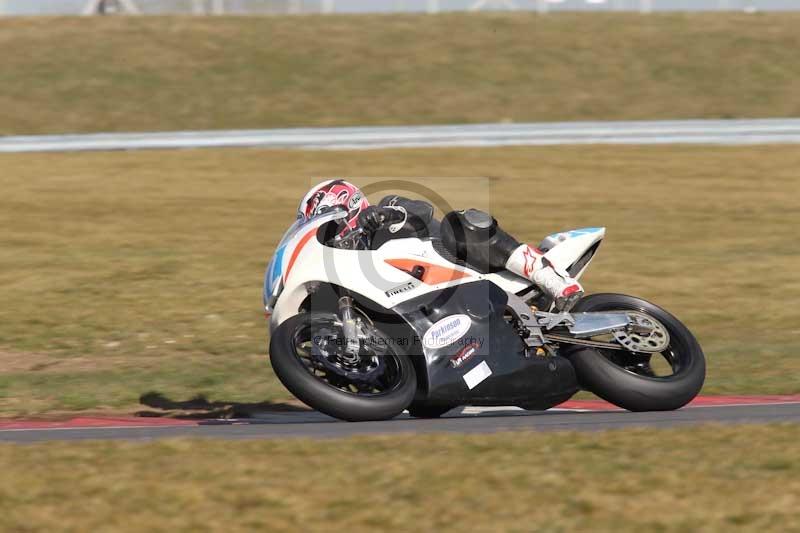 Motorcycle action photographs;Trackday digital images;event digital images;eventdigitalimages;no limits trackday;peter wileman photography;snetterton;snetterton circuit norfolk;snetterton photographs;trackday;trackday photos