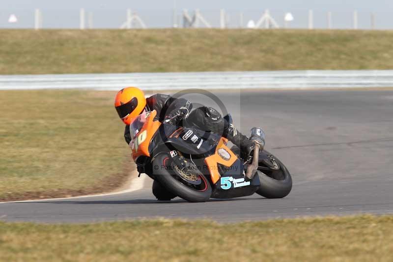 Motorcycle action photographs;Trackday digital images;event digital images;eventdigitalimages;no limits trackday;peter wileman photography;snetterton;snetterton circuit norfolk;snetterton photographs;trackday;trackday photos