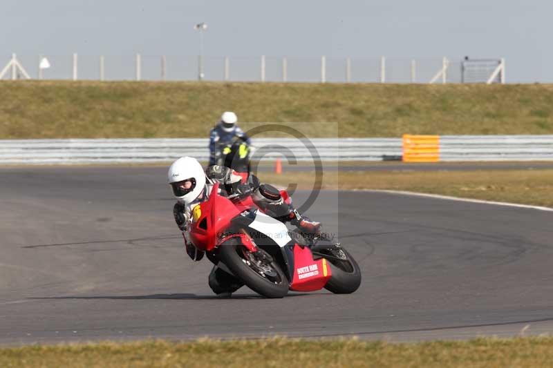 Motorcycle action photographs;Trackday digital images;event digital images;eventdigitalimages;no limits trackday;peter wileman photography;snetterton;snetterton circuit norfolk;snetterton photographs;trackday;trackday photos