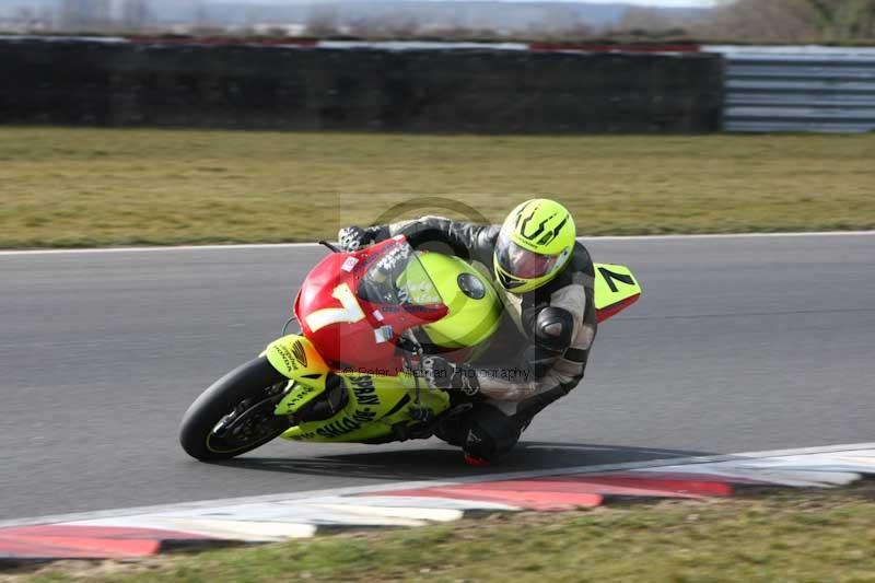 Motorcycle action photographs;Trackday digital images;event digital images;eventdigitalimages;no limits trackday;peter wileman photography;snetterton;snetterton circuit norfolk;snetterton photographs;trackday;trackday photos