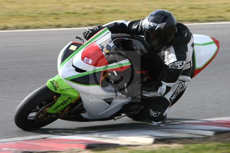 Motorcycle action photographs;Trackday digital images;event digital images;eventdigitalimages;no limits trackday;peter wileman photography;snetterton;snetterton circuit norfolk;snetterton photographs;trackday;trackday photos