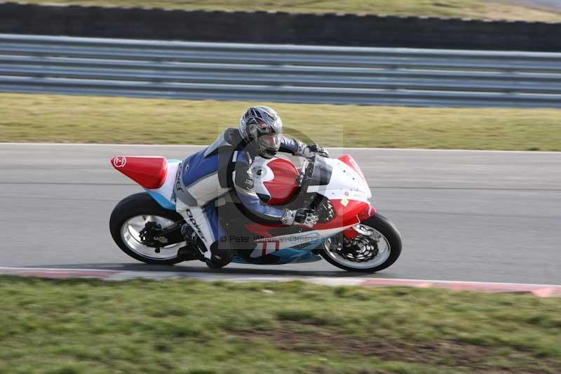 Motorcycle action photographs;Trackday digital images;event digital images;eventdigitalimages;no limits trackday;peter wileman photography;snetterton;snetterton circuit norfolk;snetterton photographs;trackday;trackday photos