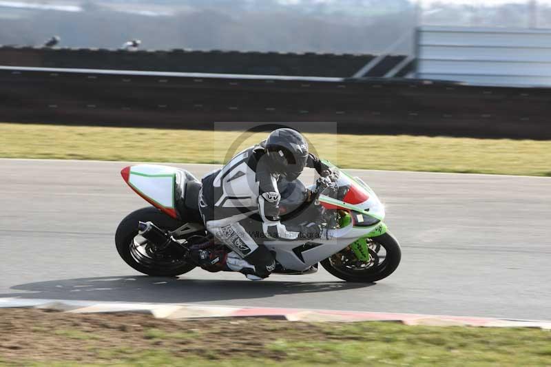 Motorcycle action photographs;Trackday digital images;event digital images;eventdigitalimages;no limits trackday;peter wileman photography;snetterton;snetterton circuit norfolk;snetterton photographs;trackday;trackday photos