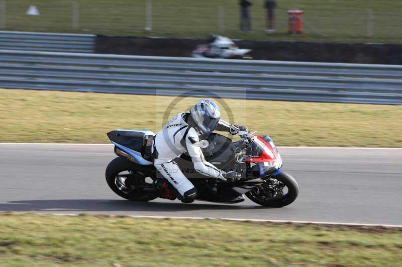 Motorcycle action photographs;Trackday digital images;event digital images;eventdigitalimages;no limits trackday;peter wileman photography;snetterton;snetterton circuit norfolk;snetterton photographs;trackday;trackday photos