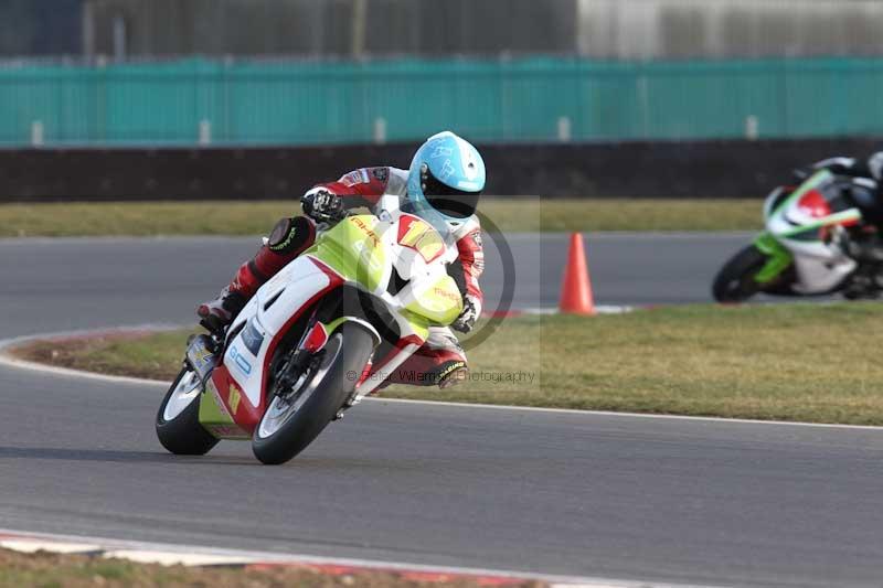 Motorcycle action photographs;Trackday digital images;event digital images;eventdigitalimages;no limits trackday;peter wileman photography;snetterton;snetterton circuit norfolk;snetterton photographs;trackday;trackday photos