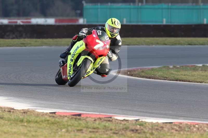 Motorcycle action photographs;Trackday digital images;event digital images;eventdigitalimages;no limits trackday;peter wileman photography;snetterton;snetterton circuit norfolk;snetterton photographs;trackday;trackday photos