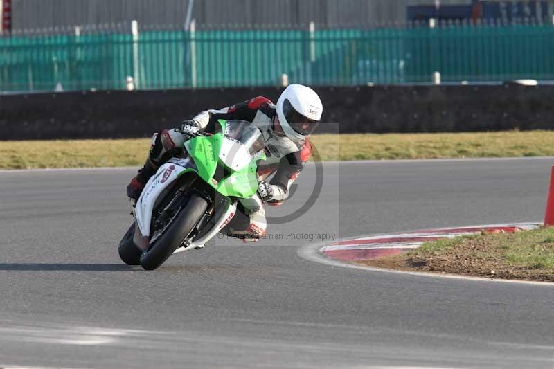 Motorcycle action photographs;Trackday digital images;event digital images;eventdigitalimages;no limits trackday;peter wileman photography;snetterton;snetterton circuit norfolk;snetterton photographs;trackday;trackday photos
