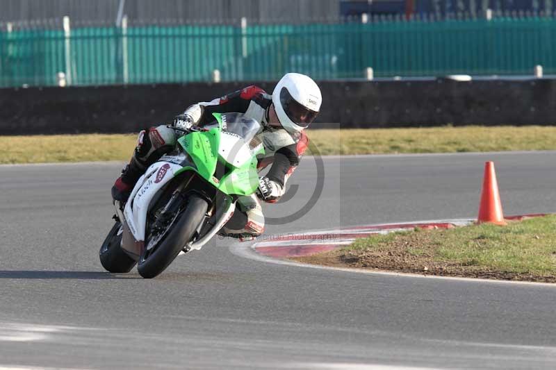 Motorcycle action photographs;Trackday digital images;event digital images;eventdigitalimages;no limits trackday;peter wileman photography;snetterton;snetterton circuit norfolk;snetterton photographs;trackday;trackday photos