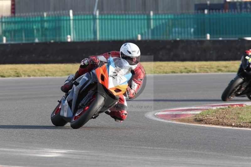 Motorcycle action photographs;Trackday digital images;event digital images;eventdigitalimages;no limits trackday;peter wileman photography;snetterton;snetterton circuit norfolk;snetterton photographs;trackday;trackday photos