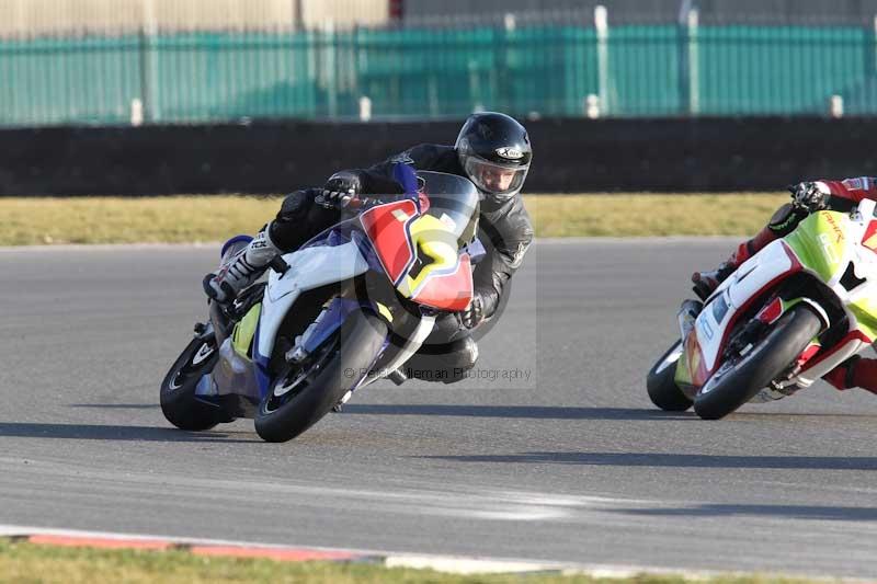 Motorcycle action photographs;Trackday digital images;event digital images;eventdigitalimages;no limits trackday;peter wileman photography;snetterton;snetterton circuit norfolk;snetterton photographs;trackday;trackday photos