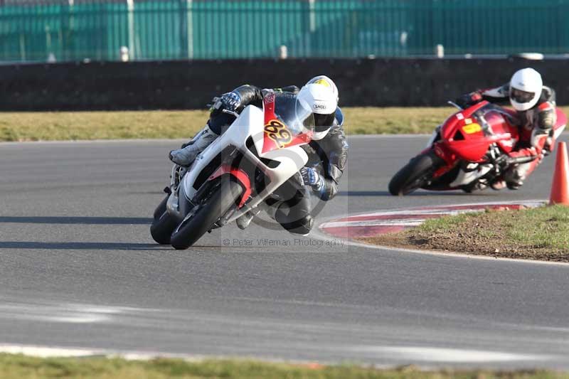 Motorcycle action photographs;Trackday digital images;event digital images;eventdigitalimages;no limits trackday;peter wileman photography;snetterton;snetterton circuit norfolk;snetterton photographs;trackday;trackday photos