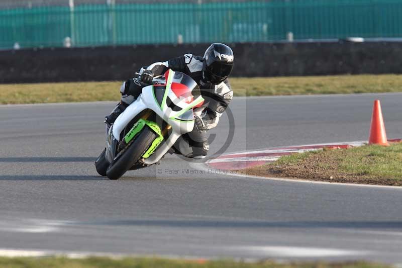 Motorcycle action photographs;Trackday digital images;event digital images;eventdigitalimages;no limits trackday;peter wileman photography;snetterton;snetterton circuit norfolk;snetterton photographs;trackday;trackday photos