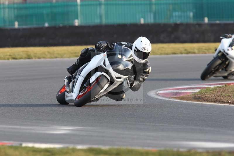 Motorcycle action photographs;Trackday digital images;event digital images;eventdigitalimages;no limits trackday;peter wileman photography;snetterton;snetterton circuit norfolk;snetterton photographs;trackday;trackday photos
