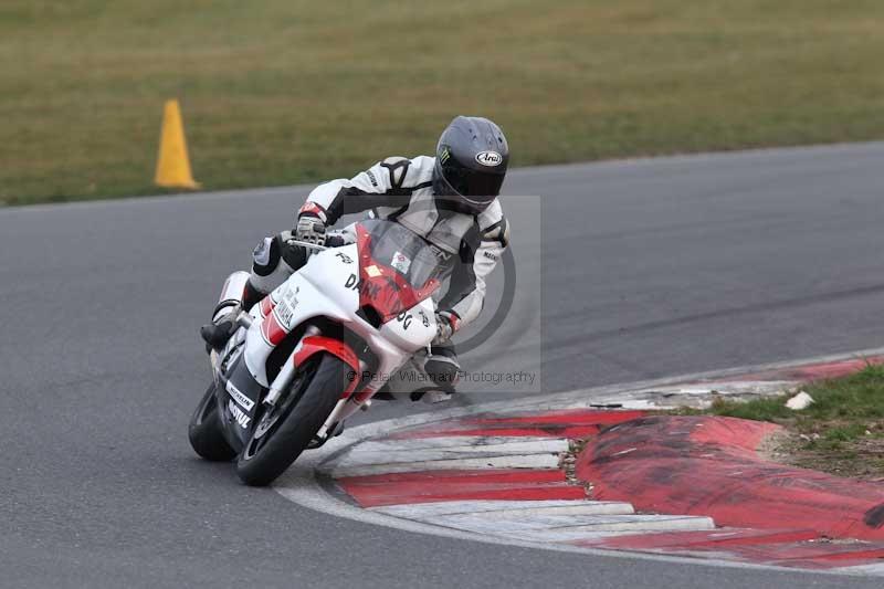 Motorcycle action photographs;Trackday digital images;event digital images;eventdigitalimages;no limits trackday;peter wileman photography;snetterton;snetterton circuit norfolk;snetterton photographs;trackday;trackday photos