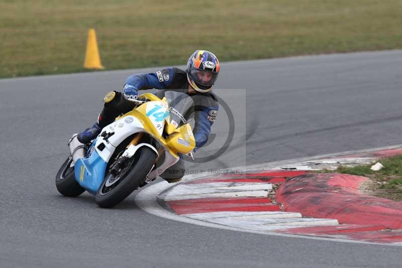 Motorcycle action photographs;Trackday digital images;event digital images;eventdigitalimages;no limits trackday;peter wileman photography;snetterton;snetterton circuit norfolk;snetterton photographs;trackday;trackday photos