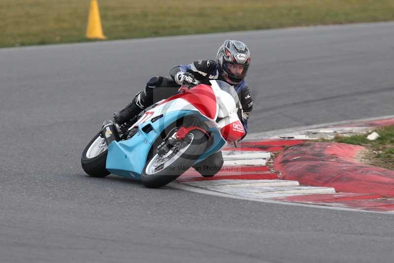 Motorcycle action photographs;Trackday digital images;event digital images;eventdigitalimages;no limits trackday;peter wileman photography;snetterton;snetterton circuit norfolk;snetterton photographs;trackday;trackday photos