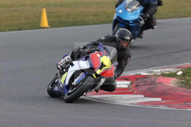 Motorcycle action photographs;Trackday digital images;event digital images;eventdigitalimages;no limits trackday;peter wileman photography;snetterton;snetterton circuit norfolk;snetterton photographs;trackday;trackday photos
