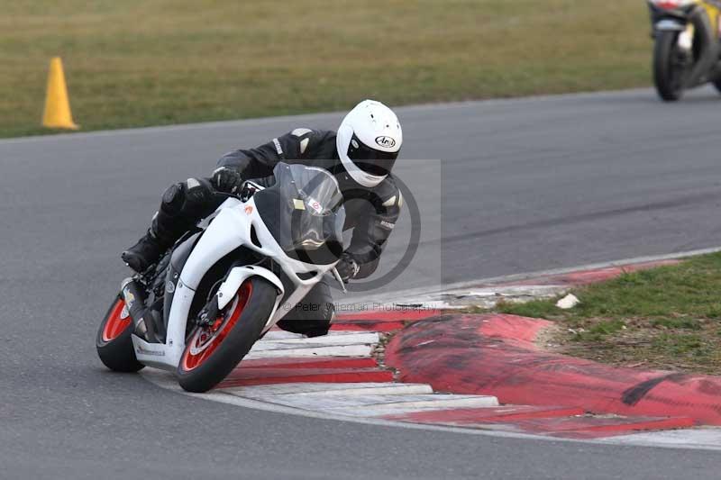 Motorcycle action photographs;Trackday digital images;event digital images;eventdigitalimages;no limits trackday;peter wileman photography;snetterton;snetterton circuit norfolk;snetterton photographs;trackday;trackday photos