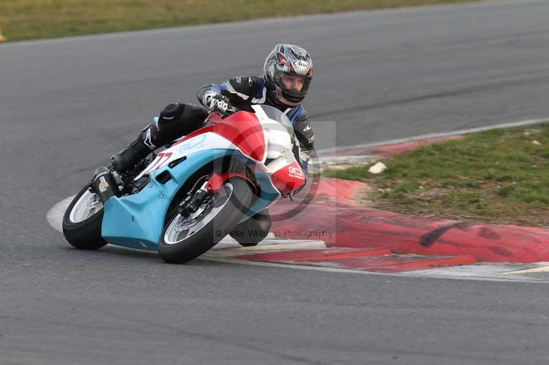 Motorcycle action photographs;Trackday digital images;event digital images;eventdigitalimages;no limits trackday;peter wileman photography;snetterton;snetterton circuit norfolk;snetterton photographs;trackday;trackday photos