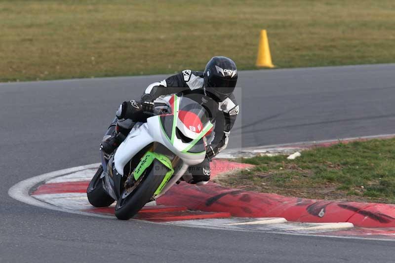 Motorcycle action photographs;Trackday digital images;event digital images;eventdigitalimages;no limits trackday;peter wileman photography;snetterton;snetterton circuit norfolk;snetterton photographs;trackday;trackday photos