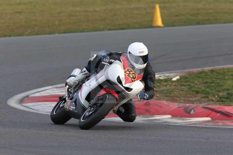Motorcycle action photographs;Trackday digital images;event digital images;eventdigitalimages;no limits trackday;peter wileman photography;snetterton;snetterton circuit norfolk;snetterton photographs;trackday;trackday photos