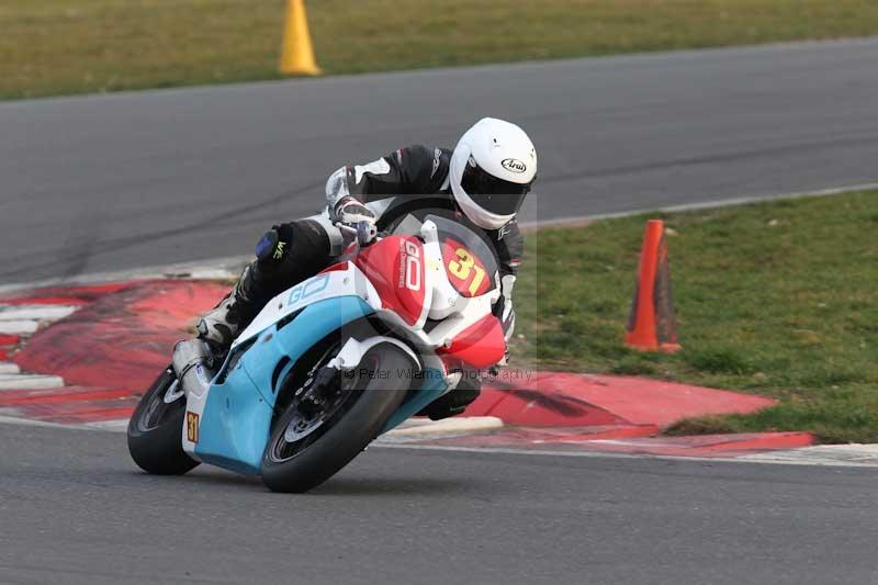 Motorcycle action photographs;Trackday digital images;event digital images;eventdigitalimages;no limits trackday;peter wileman photography;snetterton;snetterton circuit norfolk;snetterton photographs;trackday;trackday photos