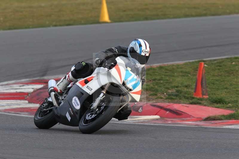 Motorcycle action photographs;Trackday digital images;event digital images;eventdigitalimages;no limits trackday;peter wileman photography;snetterton;snetterton circuit norfolk;snetterton photographs;trackday;trackday photos