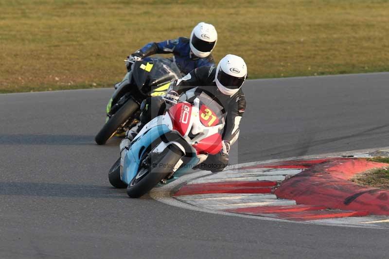 Motorcycle action photographs;Trackday digital images;event digital images;eventdigitalimages;no limits trackday;peter wileman photography;snetterton;snetterton circuit norfolk;snetterton photographs;trackday;trackday photos
