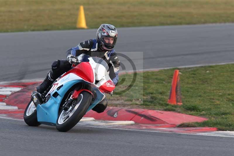 Motorcycle action photographs;Trackday digital images;event digital images;eventdigitalimages;no limits trackday;peter wileman photography;snetterton;snetterton circuit norfolk;snetterton photographs;trackday;trackday photos