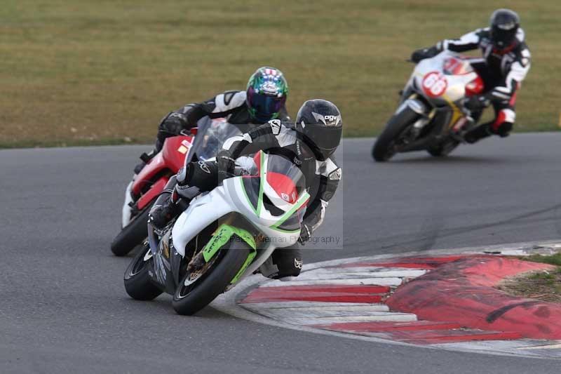 Motorcycle action photographs;Trackday digital images;event digital images;eventdigitalimages;no limits trackday;peter wileman photography;snetterton;snetterton circuit norfolk;snetterton photographs;trackday;trackday photos
