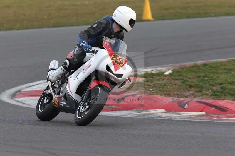 Motorcycle action photographs;Trackday digital images;event digital images;eventdigitalimages;no limits trackday;peter wileman photography;snetterton;snetterton circuit norfolk;snetterton photographs;trackday;trackday photos