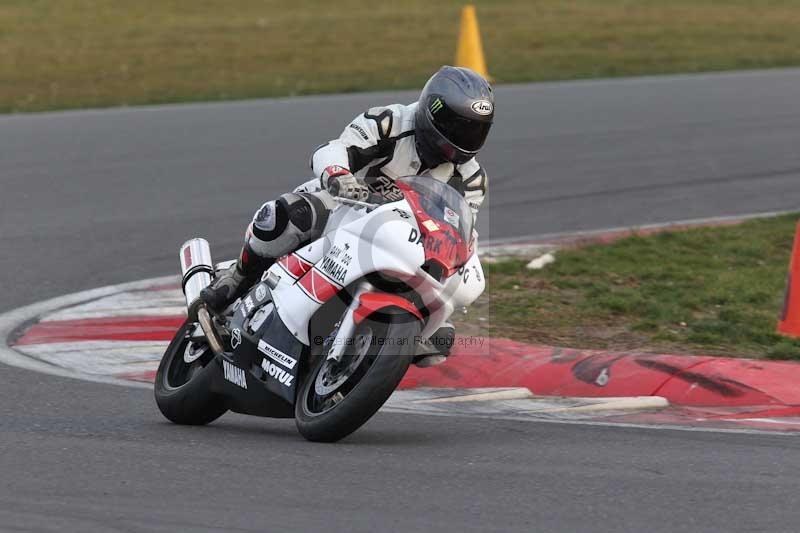 Motorcycle action photographs;Trackday digital images;event digital images;eventdigitalimages;no limits trackday;peter wileman photography;snetterton;snetterton circuit norfolk;snetterton photographs;trackday;trackday photos