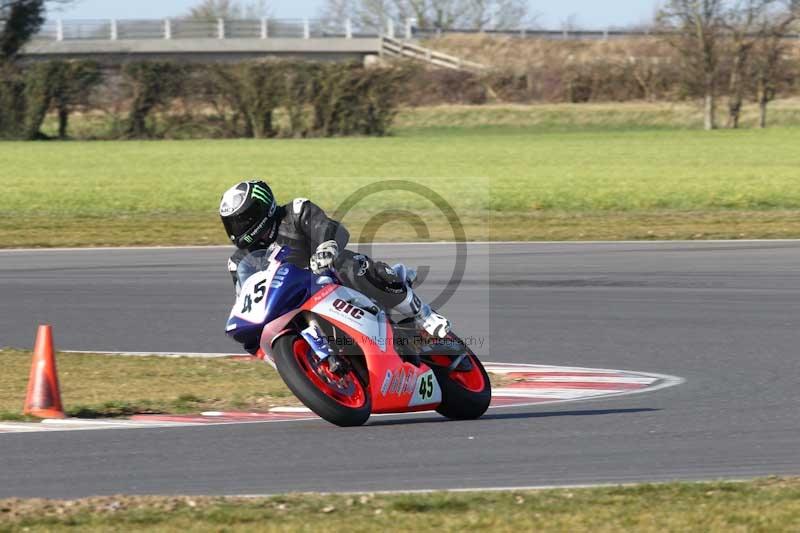 Motorcycle action photographs;Trackday digital images;event digital images;eventdigitalimages;no limits trackday;peter wileman photography;snetterton;snetterton circuit norfolk;snetterton photographs;trackday;trackday photos