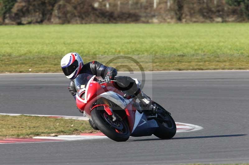 Motorcycle action photographs;Trackday digital images;event digital images;eventdigitalimages;no limits trackday;peter wileman photography;snetterton;snetterton circuit norfolk;snetterton photographs;trackday;trackday photos