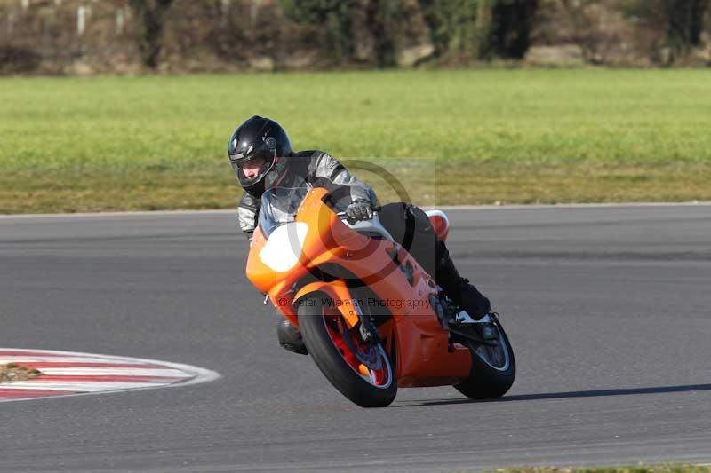Motorcycle action photographs;Trackday digital images;event digital images;eventdigitalimages;no limits trackday;peter wileman photography;snetterton;snetterton circuit norfolk;snetterton photographs;trackday;trackday photos