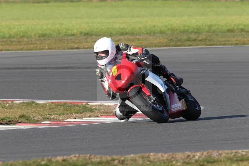 Motorcycle action photographs;Trackday digital images;event digital images;eventdigitalimages;no limits trackday;peter wileman photography;snetterton;snetterton circuit norfolk;snetterton photographs;trackday;trackday photos