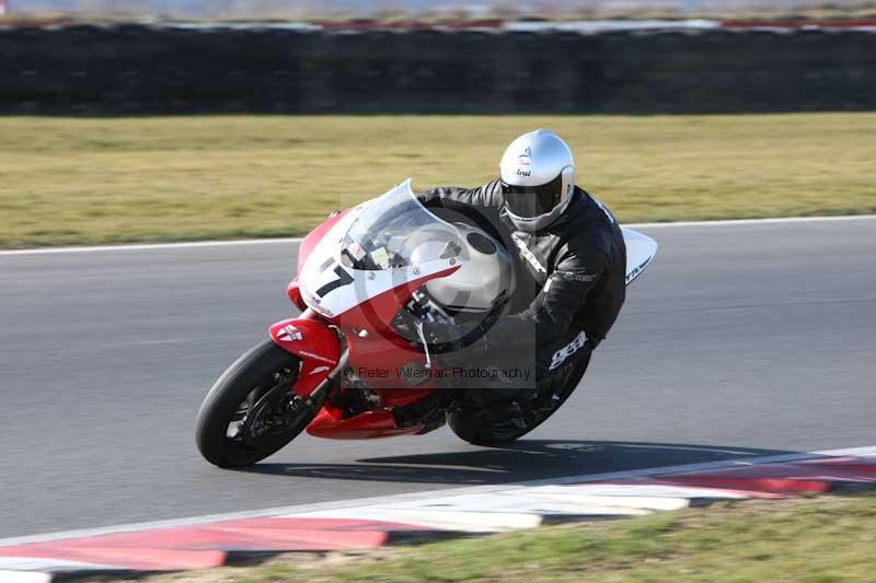 Motorcycle action photographs;Trackday digital images;event digital images;eventdigitalimages;no limits trackday;peter wileman photography;snetterton;snetterton circuit norfolk;snetterton photographs;trackday;trackday photos