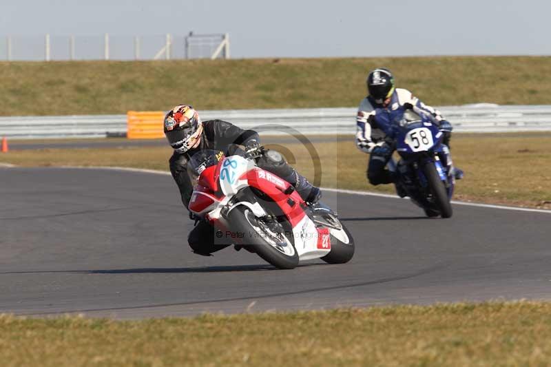 Motorcycle action photographs;Trackday digital images;event digital images;eventdigitalimages;no limits trackday;peter wileman photography;snetterton;snetterton circuit norfolk;snetterton photographs;trackday;trackday photos