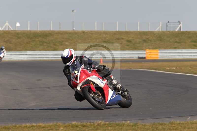 Motorcycle action photographs;Trackday digital images;event digital images;eventdigitalimages;no limits trackday;peter wileman photography;snetterton;snetterton circuit norfolk;snetterton photographs;trackday;trackday photos