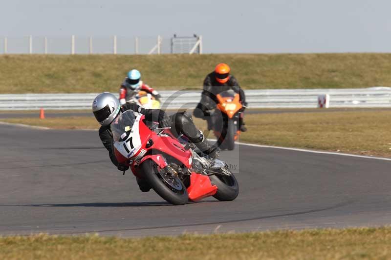Motorcycle action photographs;Trackday digital images;event digital images;eventdigitalimages;no limits trackday;peter wileman photography;snetterton;snetterton circuit norfolk;snetterton photographs;trackday;trackday photos