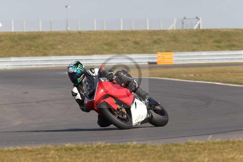Motorcycle action photographs;Trackday digital images;event digital images;eventdigitalimages;no limits trackday;peter wileman photography;snetterton;snetterton circuit norfolk;snetterton photographs;trackday;trackday photos