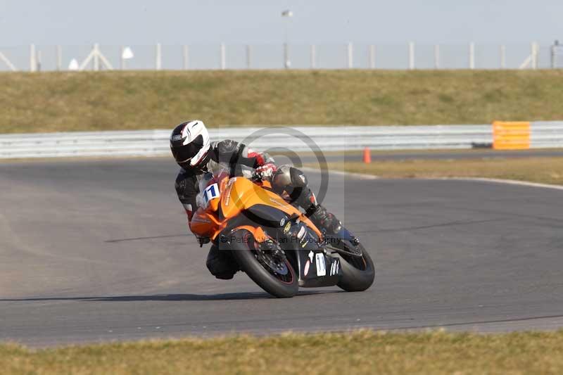 Motorcycle action photographs;Trackday digital images;event digital images;eventdigitalimages;no limits trackday;peter wileman photography;snetterton;snetterton circuit norfolk;snetterton photographs;trackday;trackday photos
