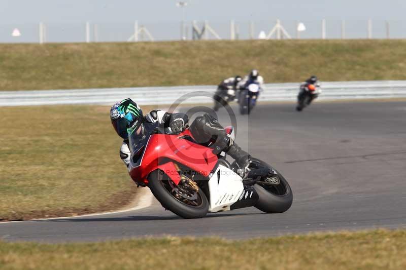 Motorcycle action photographs;Trackday digital images;event digital images;eventdigitalimages;no limits trackday;peter wileman photography;snetterton;snetterton circuit norfolk;snetterton photographs;trackday;trackday photos
