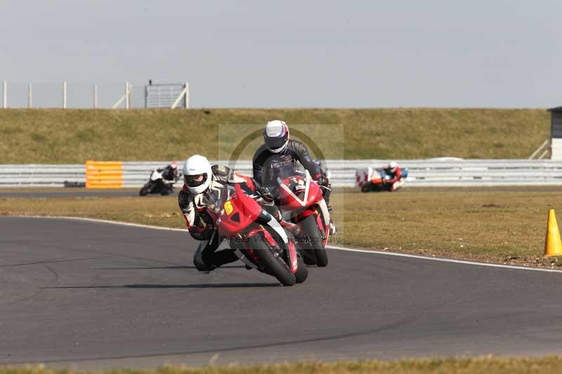 Motorcycle action photographs;Trackday digital images;event digital images;eventdigitalimages;no limits trackday;peter wileman photography;snetterton;snetterton circuit norfolk;snetterton photographs;trackday;trackday photos