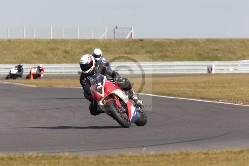Motorcycle action photographs;Trackday digital images;event digital images;eventdigitalimages;no limits trackday;peter wileman photography;snetterton;snetterton circuit norfolk;snetterton photographs;trackday;trackday photos