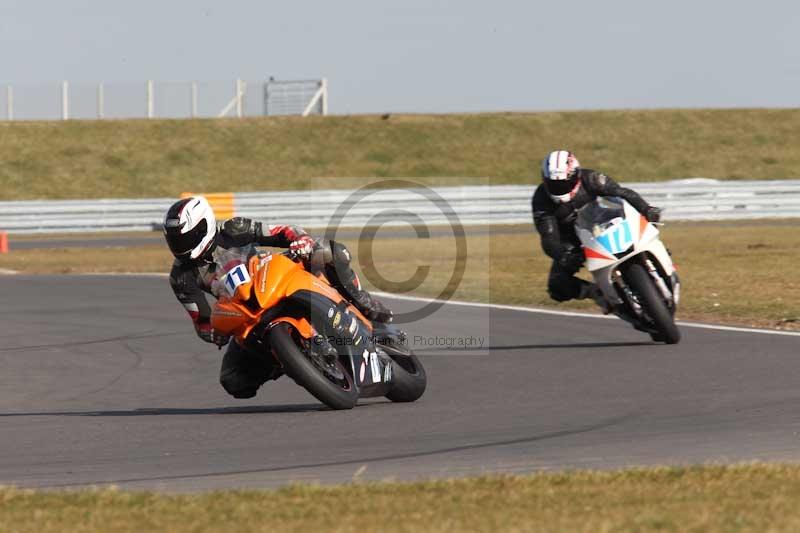 Motorcycle action photographs;Trackday digital images;event digital images;eventdigitalimages;no limits trackday;peter wileman photography;snetterton;snetterton circuit norfolk;snetterton photographs;trackday;trackday photos