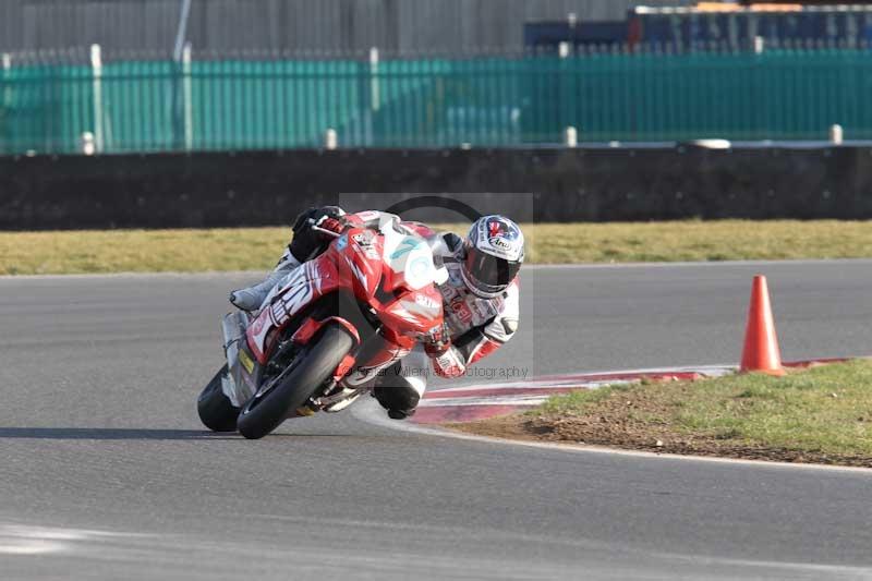 Motorcycle action photographs;Trackday digital images;event digital images;eventdigitalimages;no limits trackday;peter wileman photography;snetterton;snetterton circuit norfolk;snetterton photographs;trackday;trackday photos