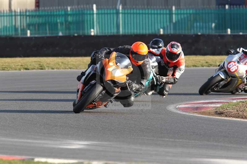 Motorcycle action photographs;Trackday digital images;event digital images;eventdigitalimages;no limits trackday;peter wileman photography;snetterton;snetterton circuit norfolk;snetterton photographs;trackday;trackday photos